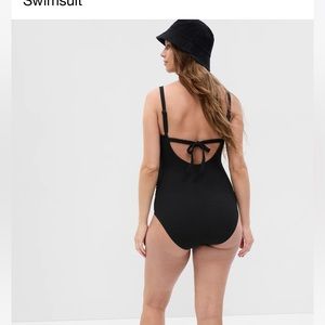 Gap maternity one piece swimsuit. New with tags, never worn.